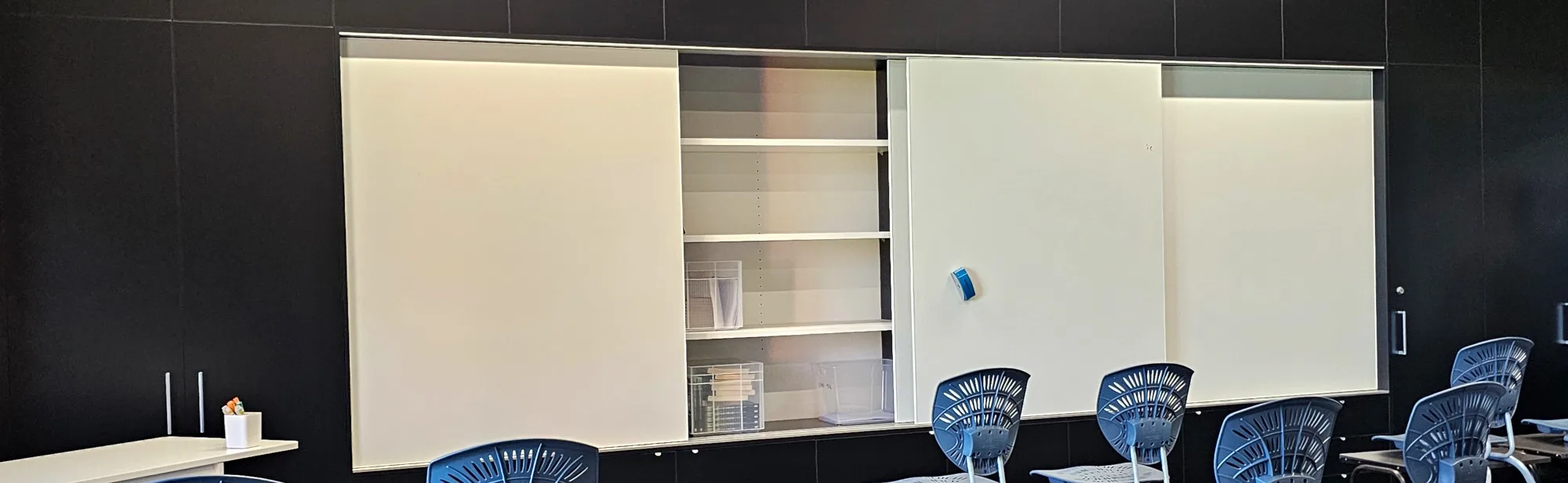 Sliding track whiteboards with White edge3 frame