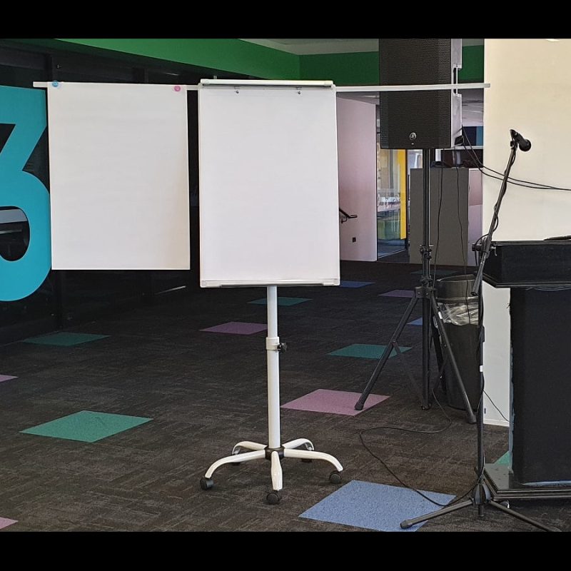 ROWITE and WITAX Flipchart Easels are a must for presentations. Add a professional touch to your display or exposition with a mobile flipchart easel.